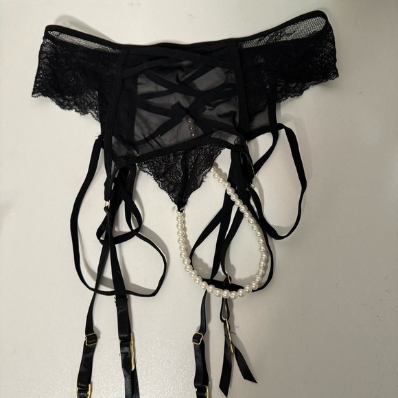 NWOT oh la la Cheri black lace garter  belt with pearl details S/M - Picture 3 of 7